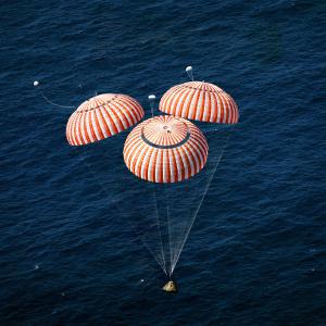 Apollo 16 parachutes